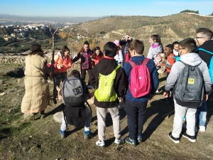 Senderismo para colegios en el Cerro de la Encina en Monachil parque natural de Sierra Nevada