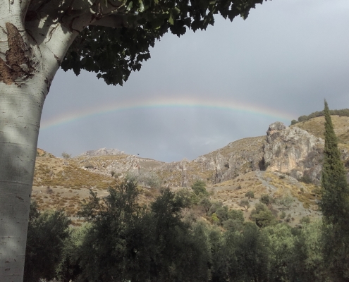Arcoíris en los Cahorros parque natural de Sierra Nevada (Granada)