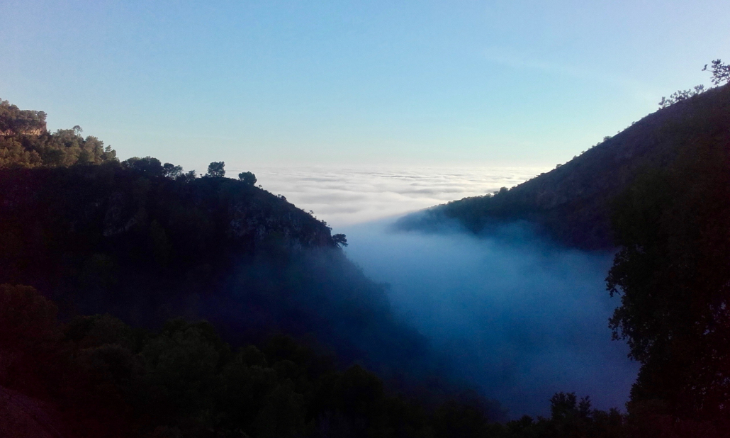 Costa tropical granadina niebla sobre Cantarriján